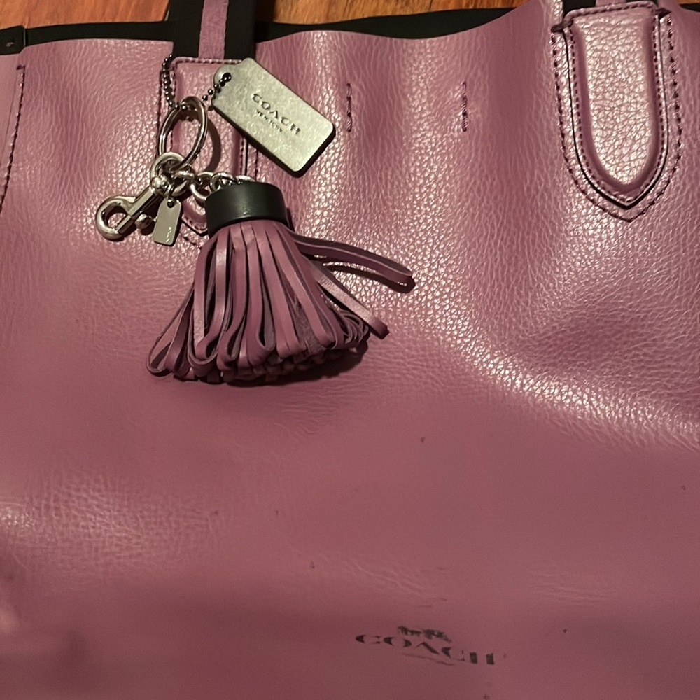 Coach Soft Leather Tote with Bag Charm/keychain *NWOT* - Picture 3 of 11